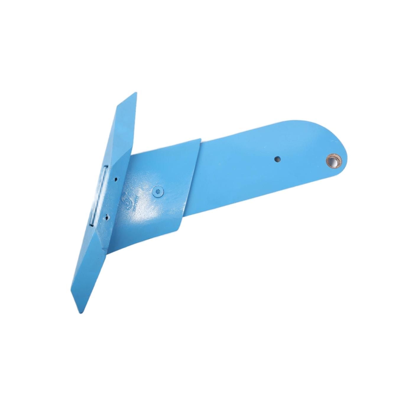 Curved deep loosening shovel