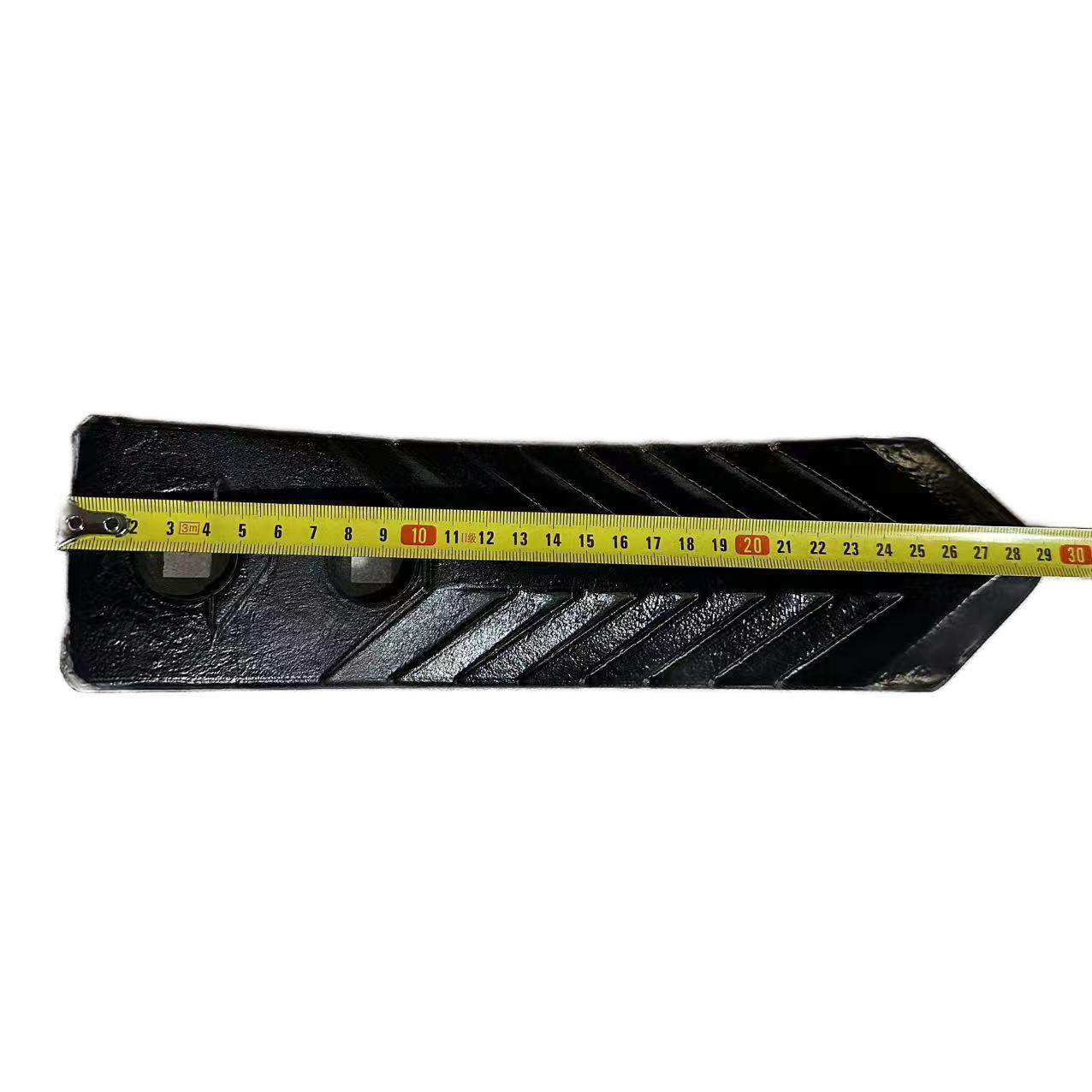 Deep tillage shovel tip